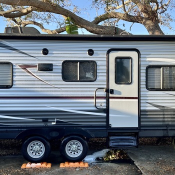 Thumbnail of RV