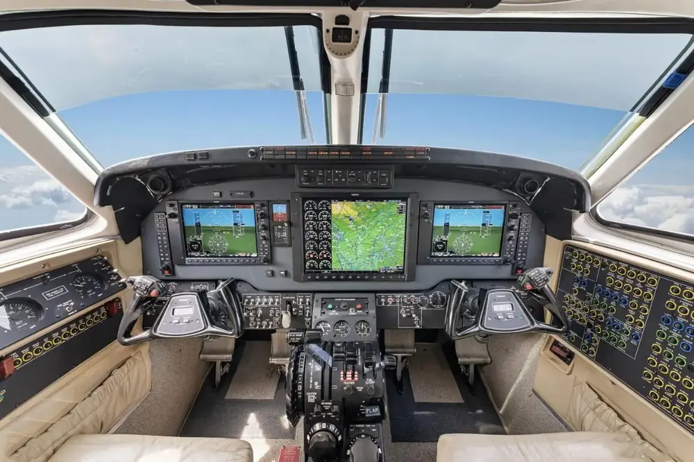 7297/beechcraft-king-air-c90gti-2009-flightmarket-id-7297-32274.webp