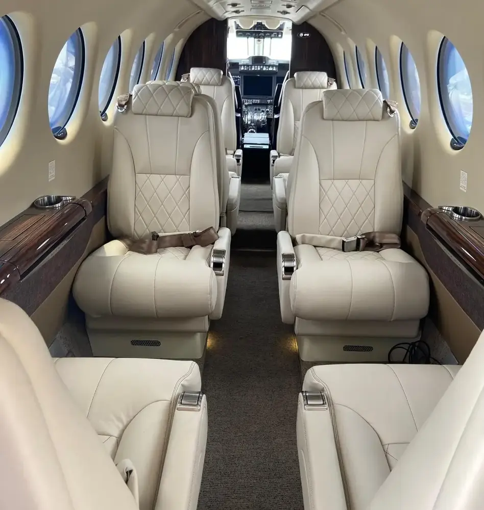 7096/beechcraft-king-air-350i-2016-flightmarket-id-7096-34522.webp