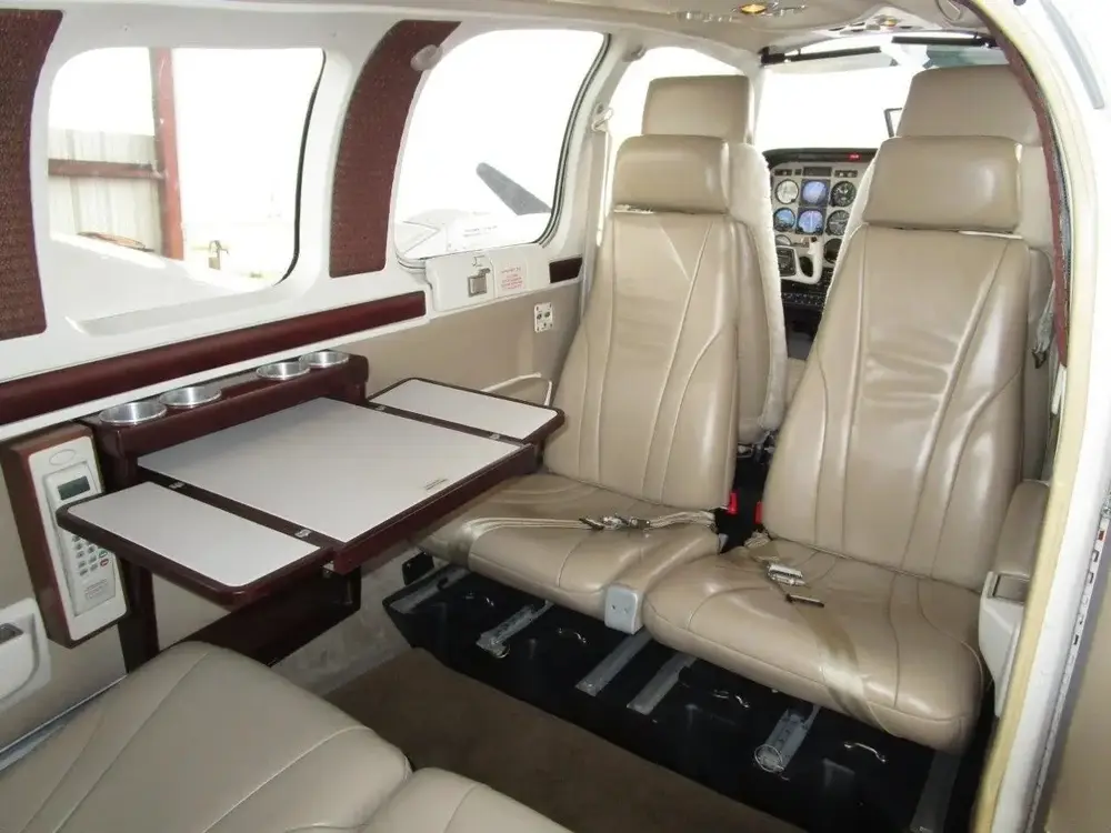 7198/beechcraft-baron-58-2005-flightmarket-id-7198-27335.webp