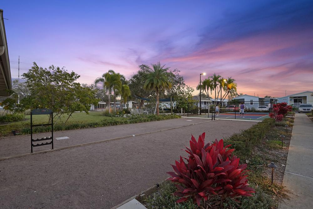 10 5200 28th St N St Petersburg FL 33714 Exterior DSC08757