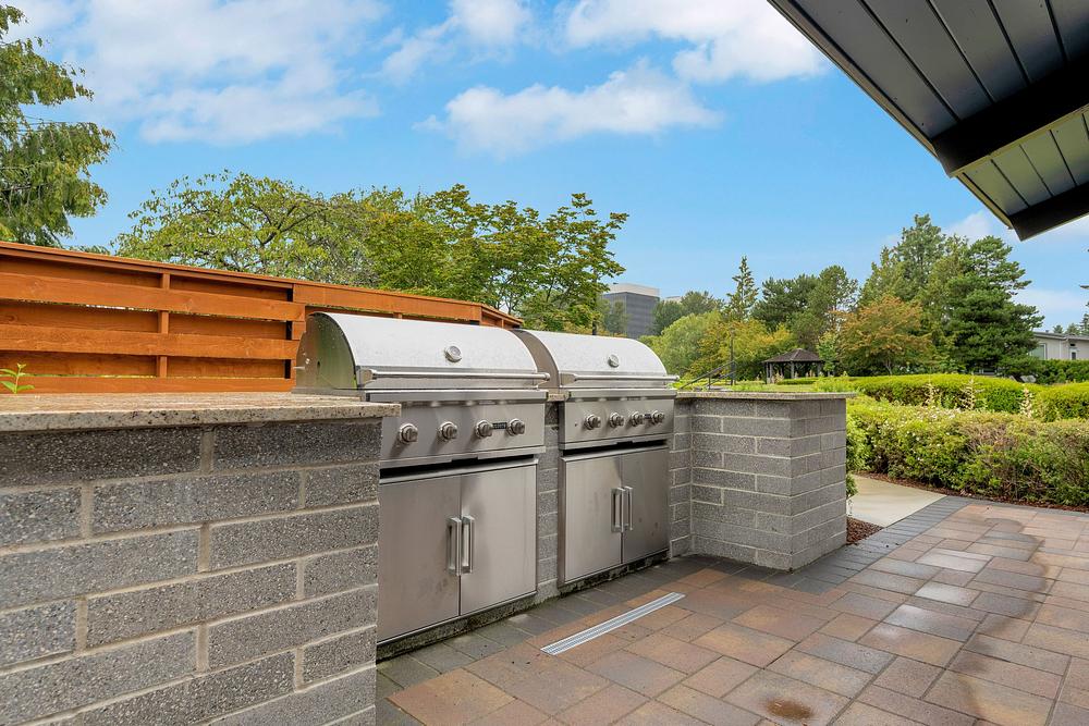 51 18050 32nd Ave S SeaTac WA 98188 USA Kitchen DSC 6984