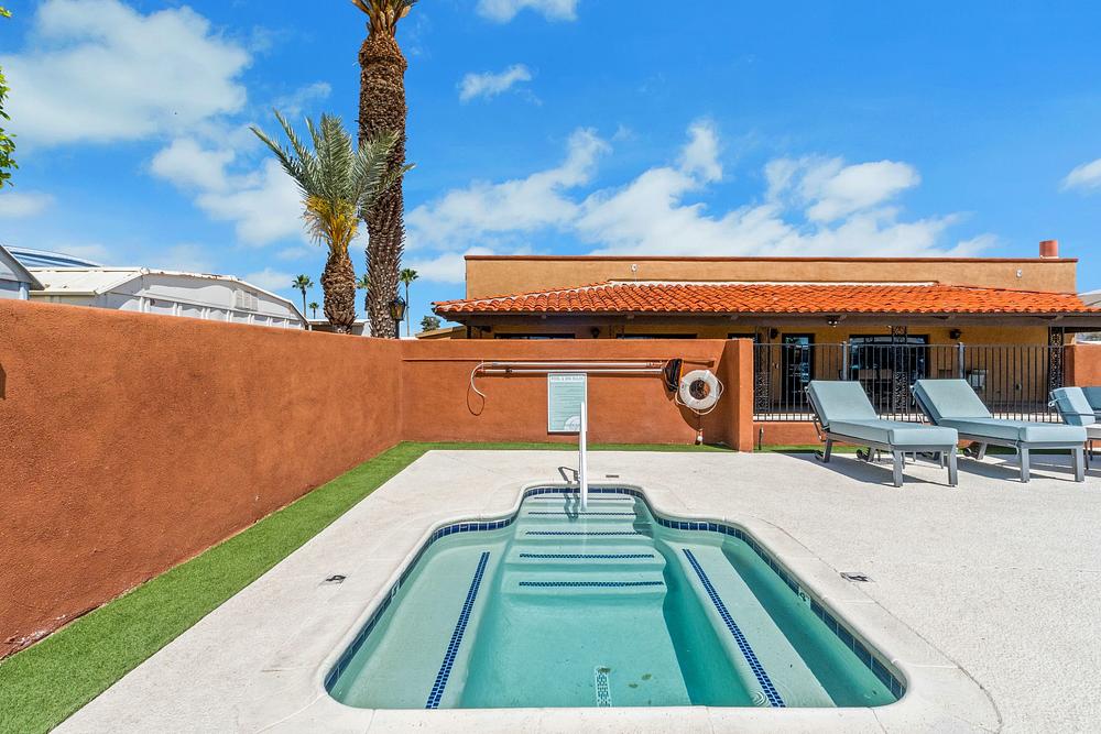 09 2305 W Ruthrauff Rd Tucson AZ 85705 USA Exterior DSC09928