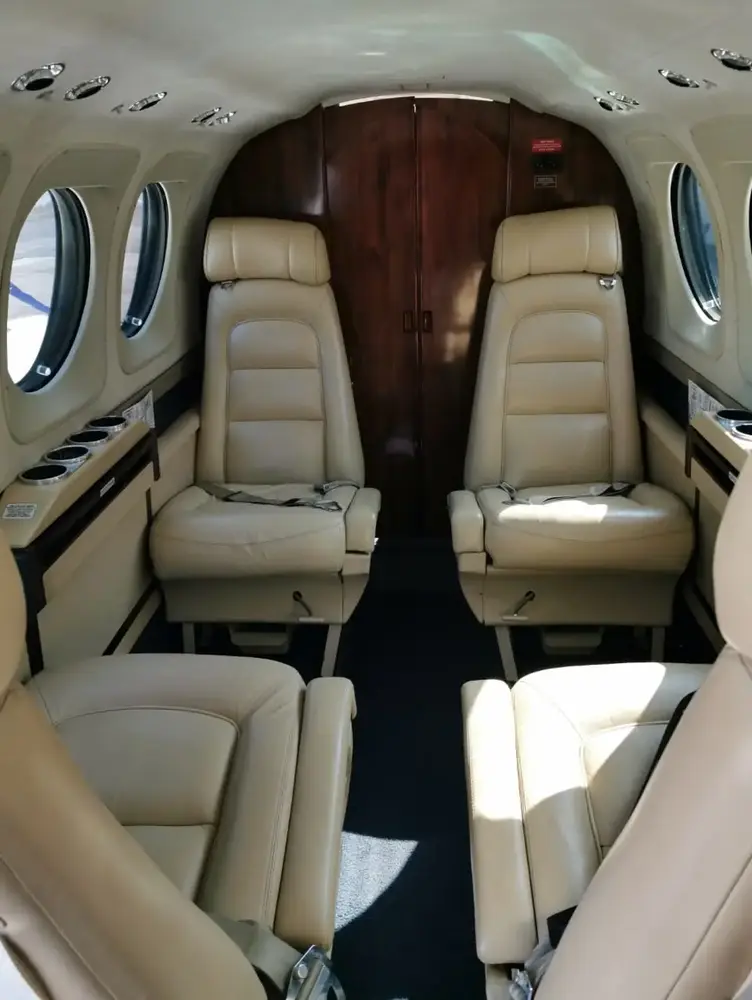 7523/beechcraft-king-air-c90a-1980-flightmarket-id-7523-33521.webp