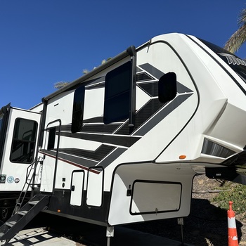 Thumbnail of RV