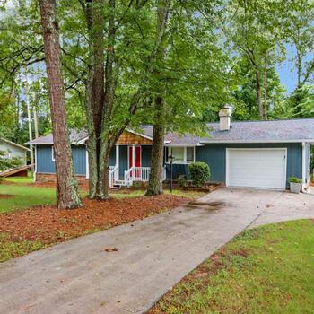 Photo of Spacious 3BR/2BA Home in Stone Mountain, GA
