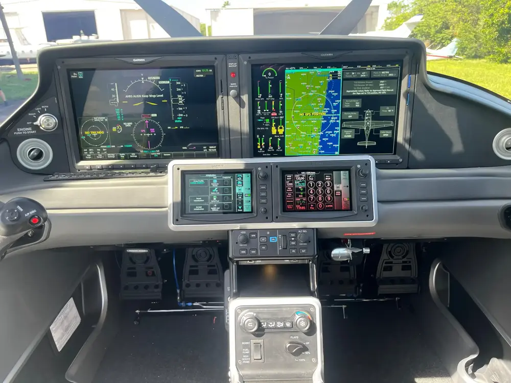 7199/cirrus-sr22-g7-turbo-2024-flightmarket-id-7199-52228.webp