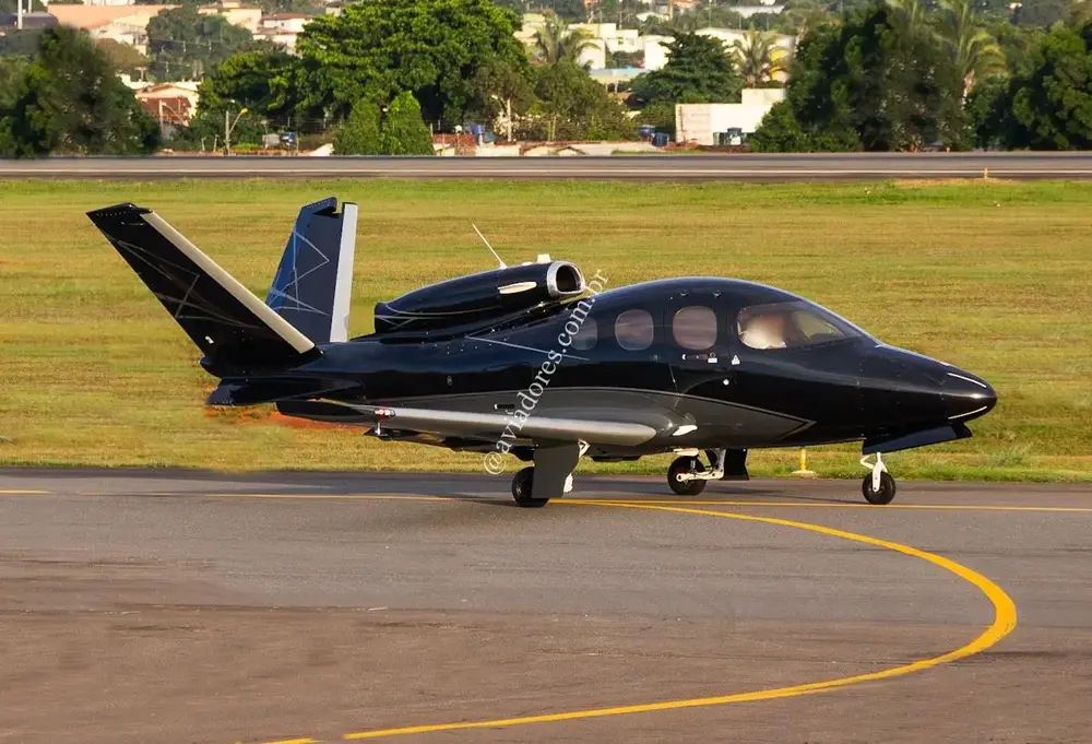7928/cirrus-vision-jet-2022-flightmarket-id-7928-54150.webp