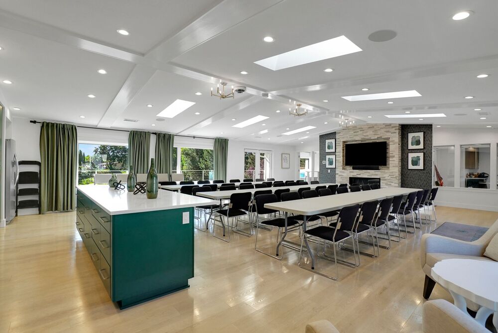 35 570 N 10th Ave Cornelius OR 97113 USA Dining room DSC09249