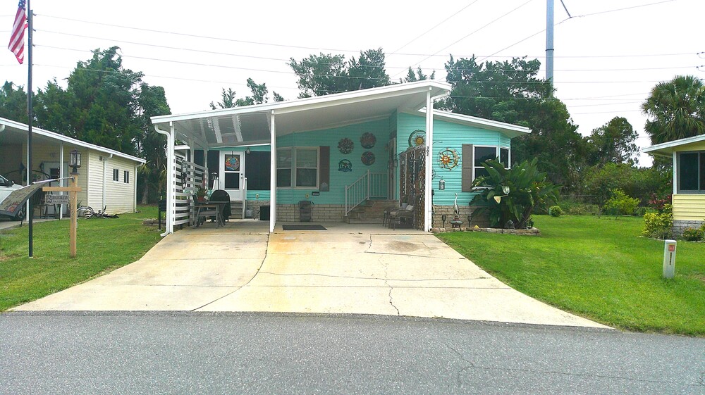 Lake Griffin Harbor Village