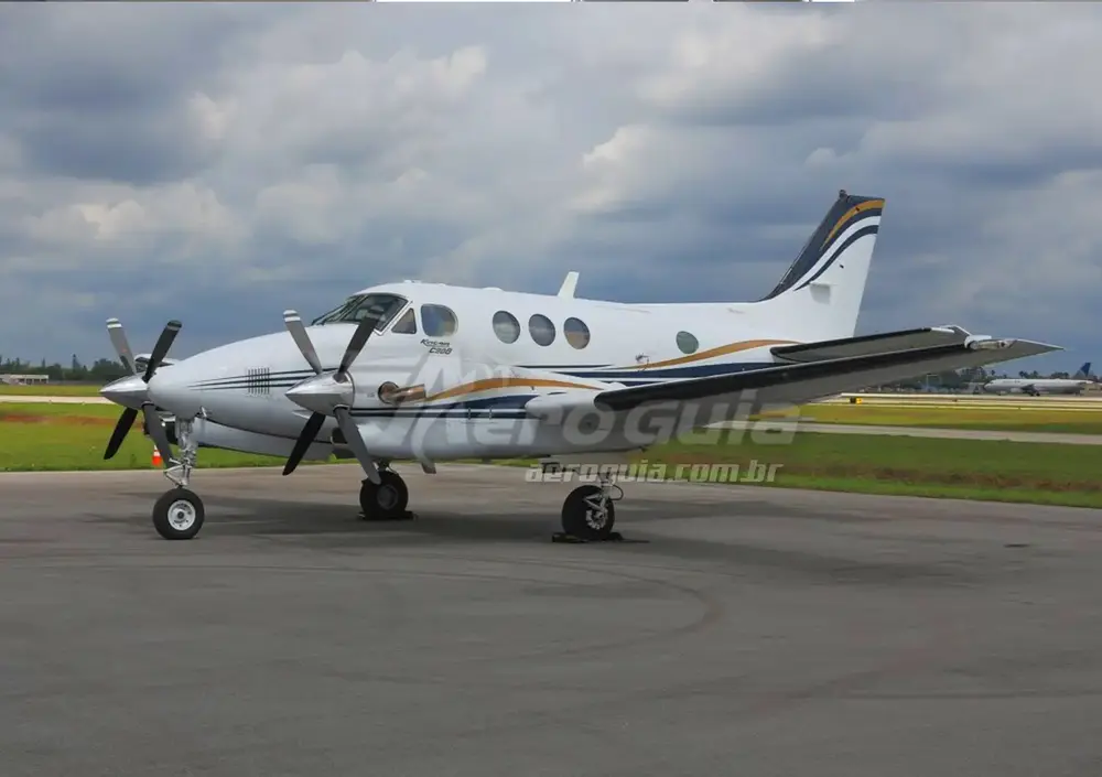7179/beechcraft-king-air-c90b-2000-flightmarket-id-7179-49570.webp