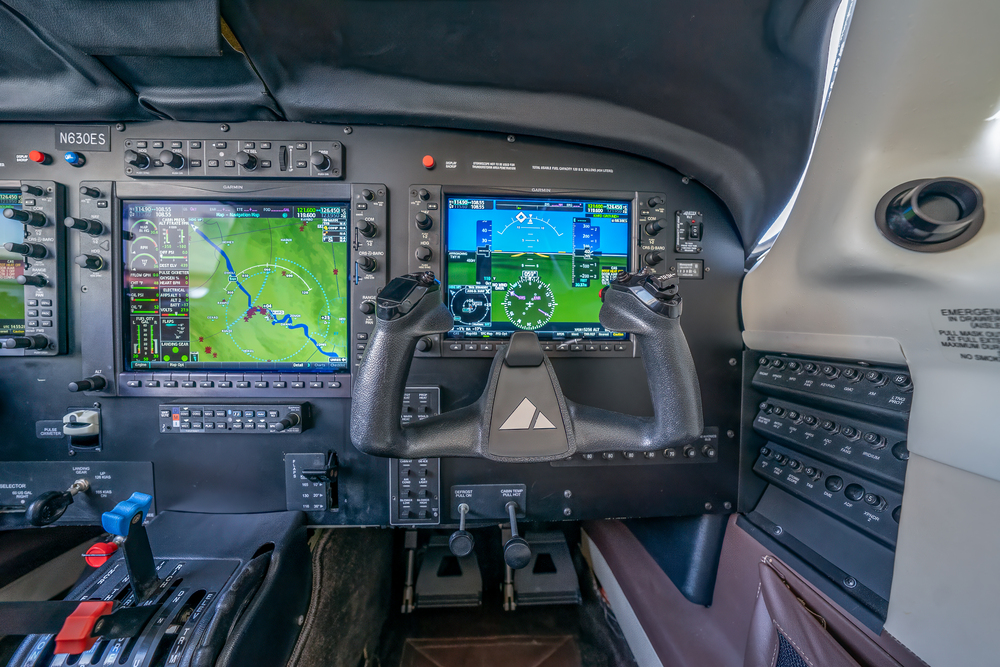 5. N630ES_CockpitRight1.jpg