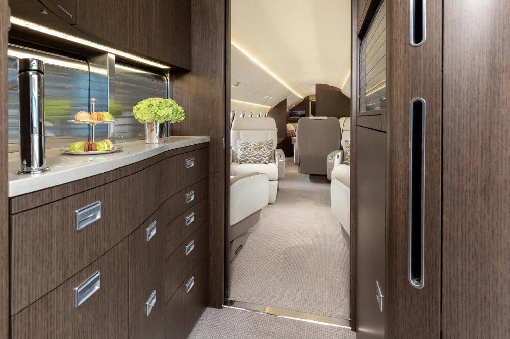 Dassault Falcon 900LX_Galley 1.jpg