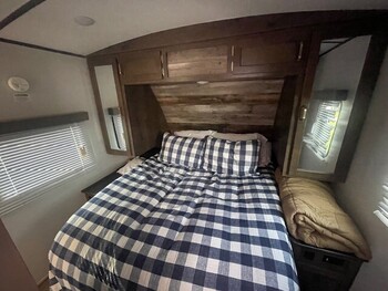 Thumbnail of RV