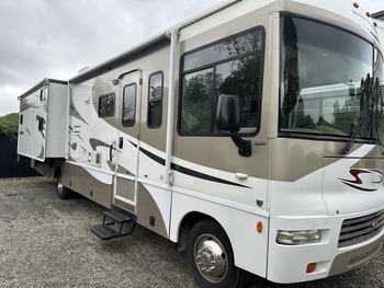 Thumbnail of RV