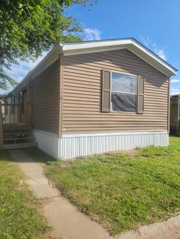 Photo of 2 bedroom/1 bathroom home for sale in Park Plaza! Free application fees!