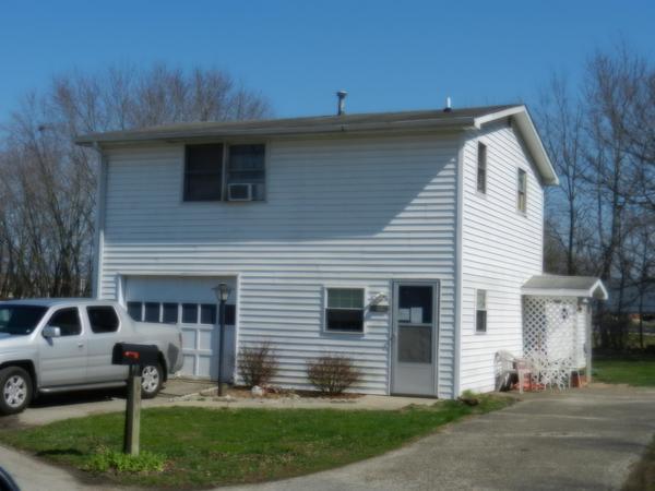 Photo of Garage/Apartment Building