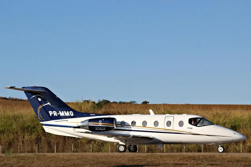 7894/beechcraft-beechjet-400a-1991-flightmarket-id-7894-40560.webp