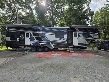 Thumbnail of RV