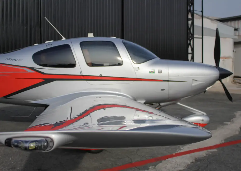 7689/cirrus-sr22-g5-turbo-2015-flightmarket-id-7689-02068.webp