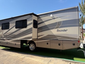 Thumbnail of RV