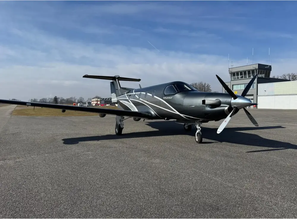 7652/pilatus-pc-12-45-1998-flightmarket-id-7652-27211.webp