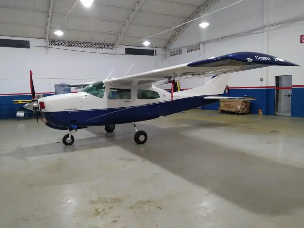 7724/cessna-210n-centurion-1980-flightmarket-id-7724-01501.webp