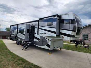 Thumbnail of RV