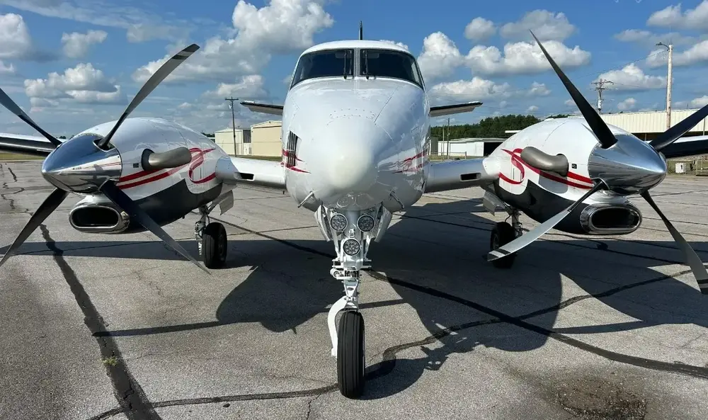 7192/beechcraft-king-air-c90b-2005-flightmarket-id-7192-01062.webp