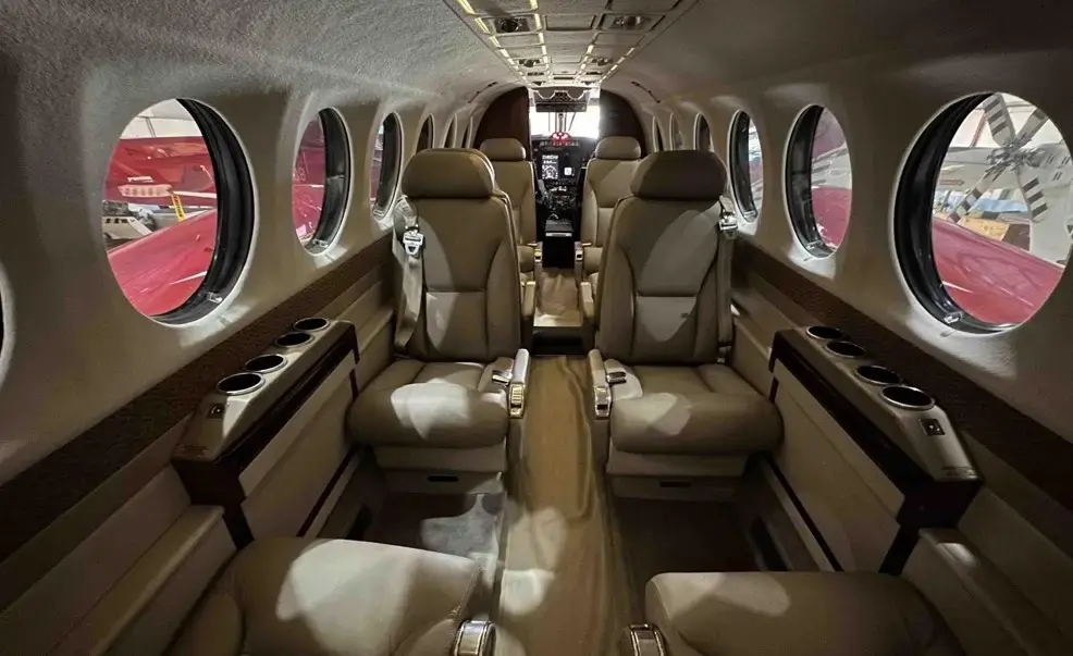 7351/beechcraft-king-air-350-2007-flightmarket-id-7351-07393.webp