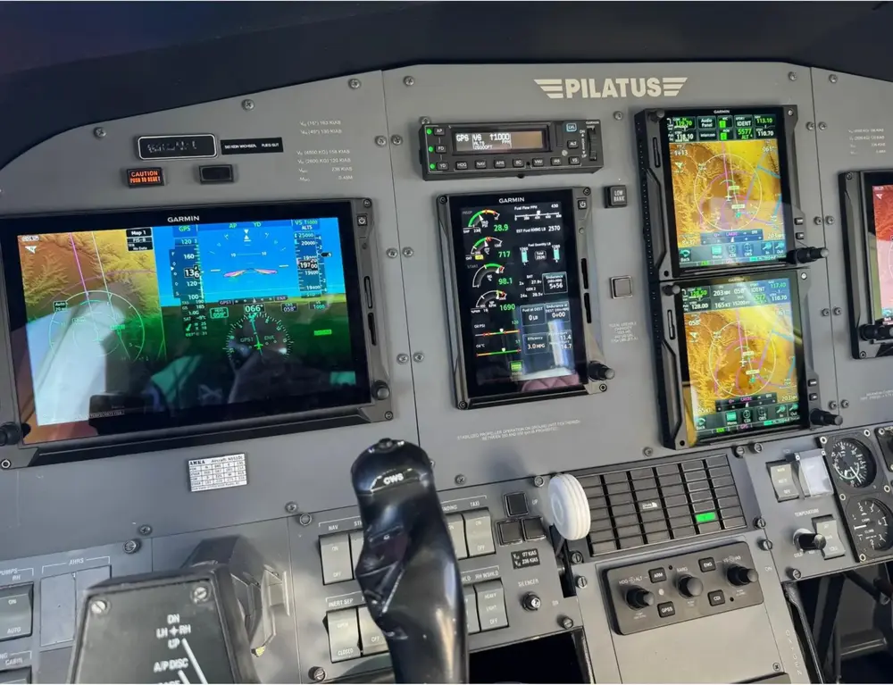 7652/pilatus-pc-12-45-1998-flightmarket-id-7652-27206.webp