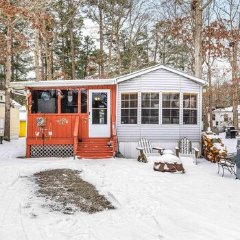 Thumbnail of mobile home
