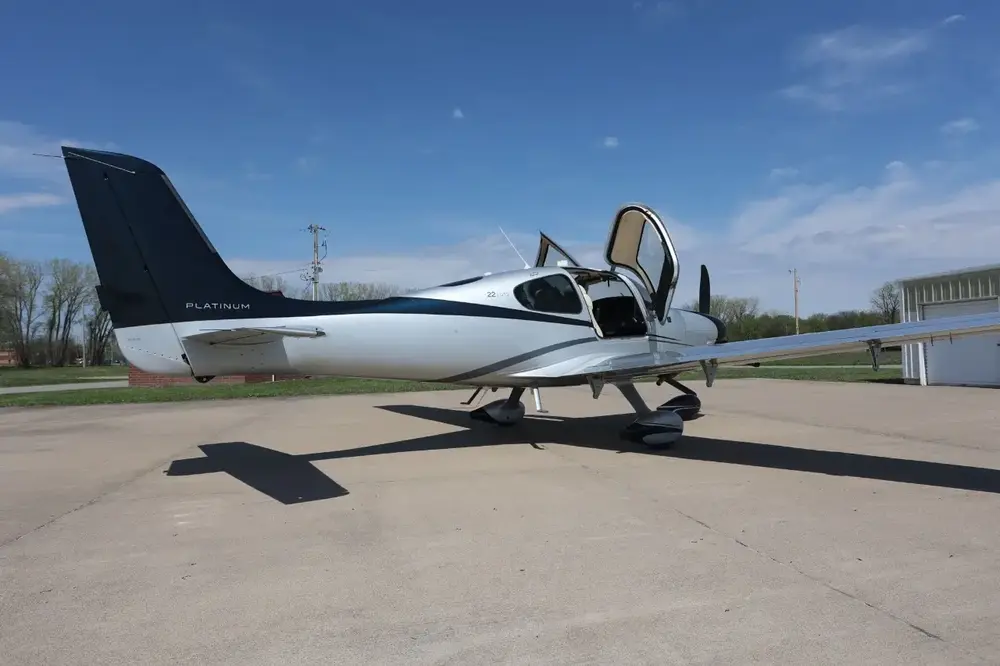 7273/cirrus-sr22-g5-2014-flightmarket-id-7273-33103.webp