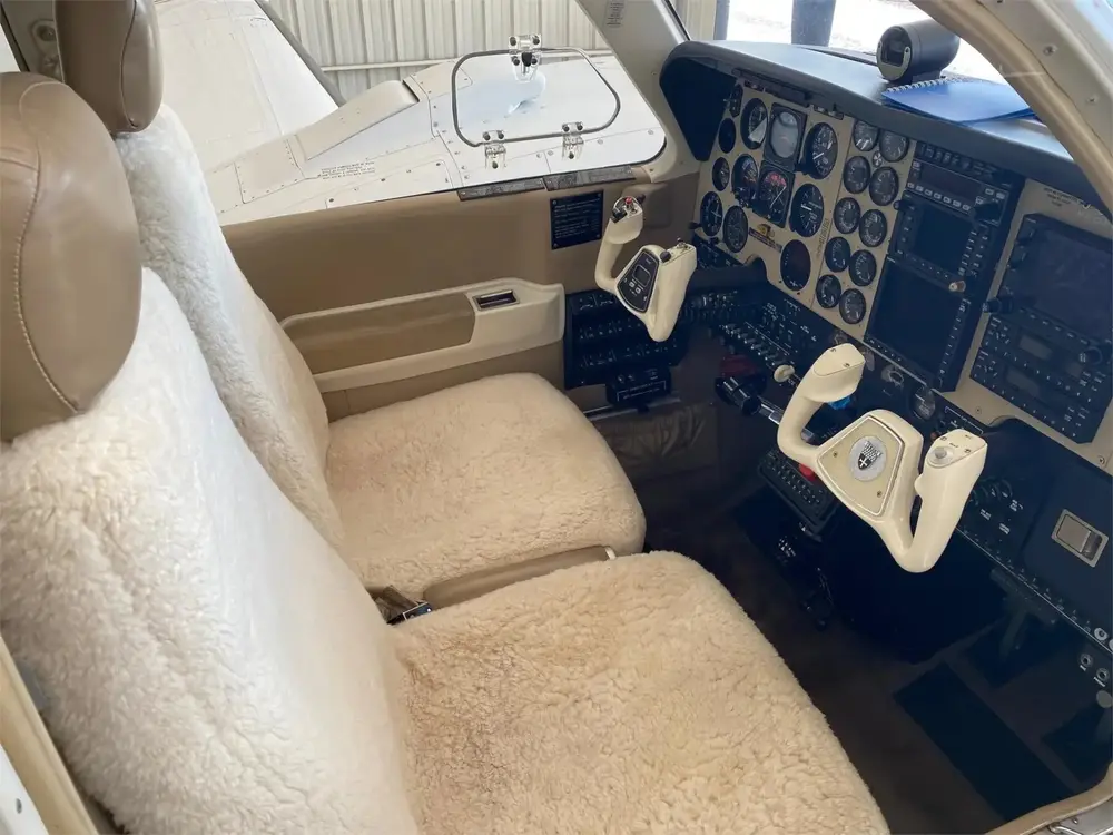 7198/beechcraft-baron-58-2005-flightmarket-id-7198-27332.webp