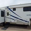 RV for Sale: 2009 ALUMASCAPE SUITE 33SKQ