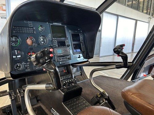 Cockpit_1.jpg