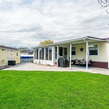 Thumbnail of mobile home