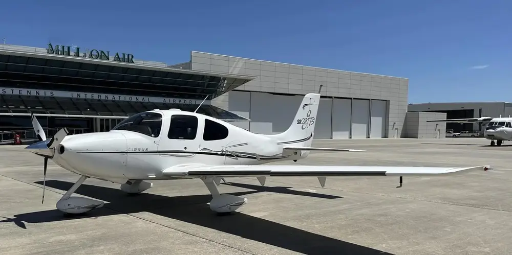 7570/cirrus-sr22-g2-2006-flightmarket-id-7570-43371.webp