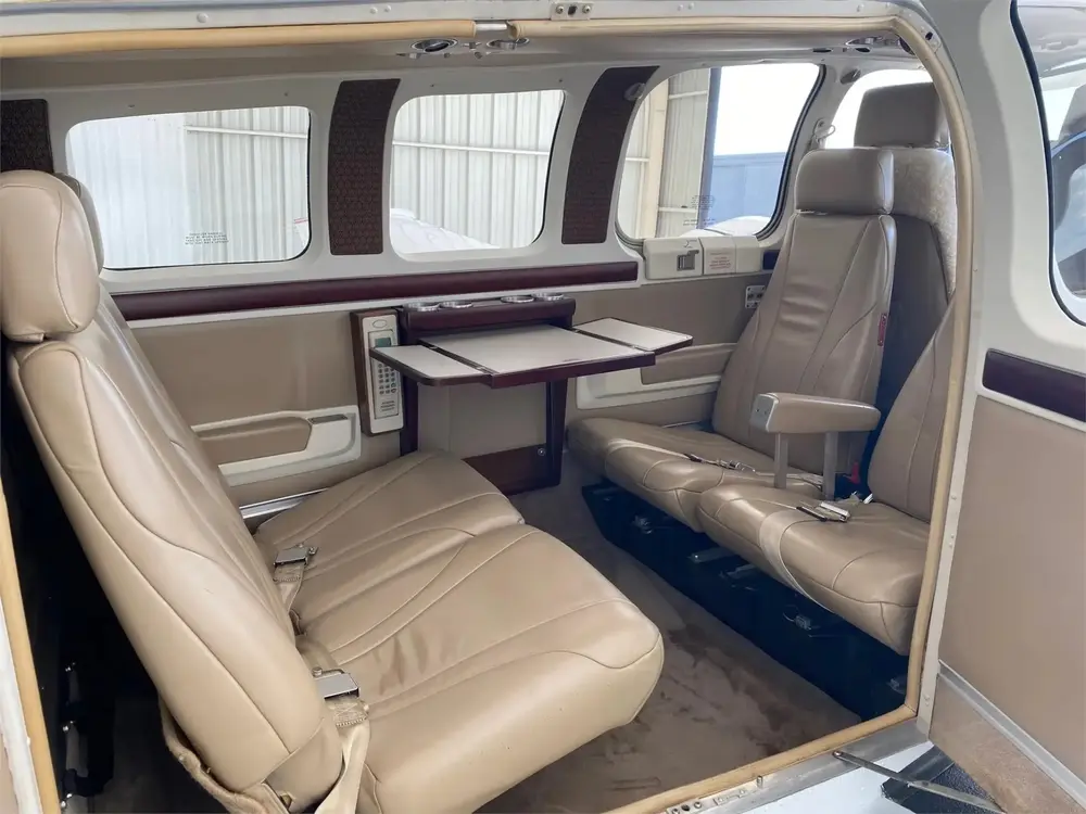 7198/beechcraft-baron-58-2005-flightmarket-id-7198-27333.webp