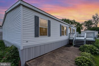Thumbnail of mobile home