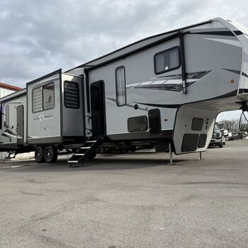 Thumbnail of RV