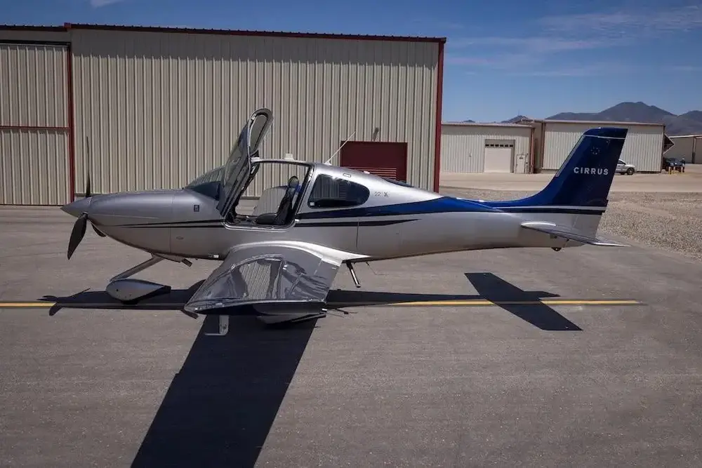 7590/cirrus-sr22-g6-2017-flightmarket-id-7590-19202.webp
