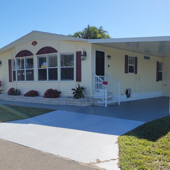 Thumbnail of mobile home
