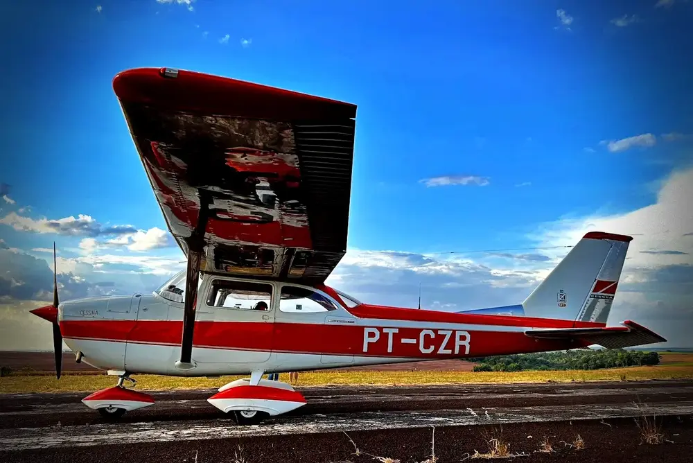6898/cessna-172h-skyhawk-1967-flightmarket-id-6898-55368.webp