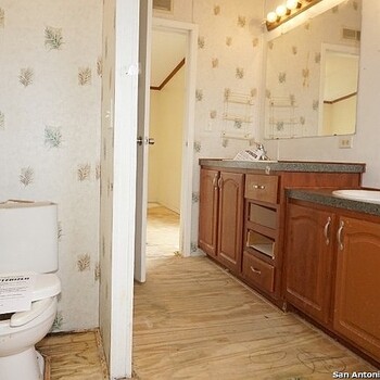 Thumbnail of mobile home