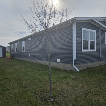 Thumbnail of mobile home