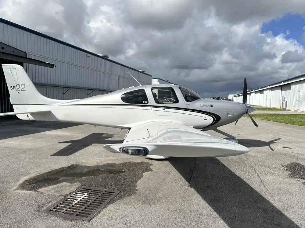 7589/cirrus-sr22-g5-2013-flightmarket-id-7589-06081.webp