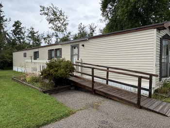 Photo of 2 Bed 1 Bath 1986 Commodor
