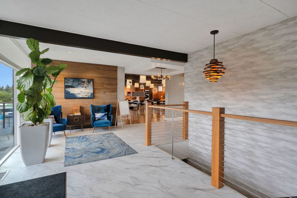 46 18050 32nd Ave S SeaTac WA 98188 USA Foyer DSC 7074