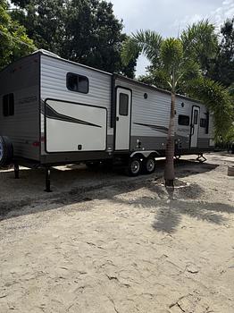Thumbnail of RV